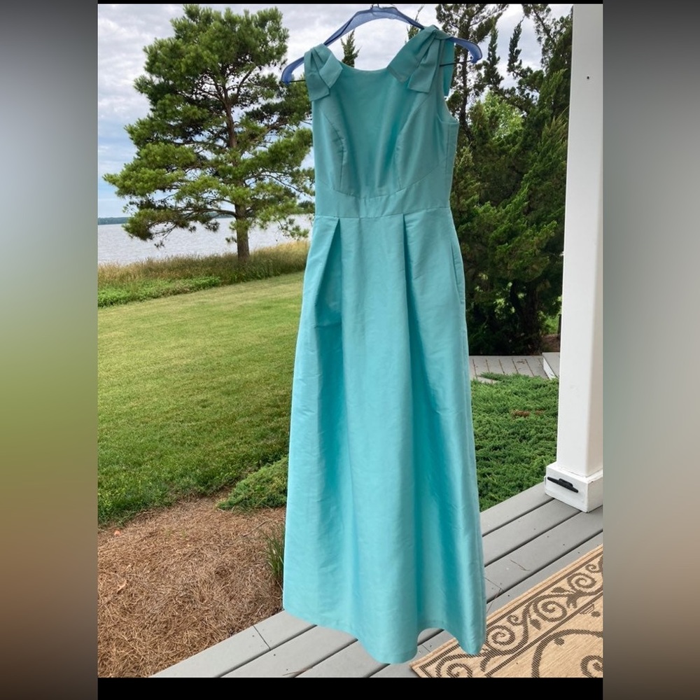 Vera Wang size 2 dress in light turquoise